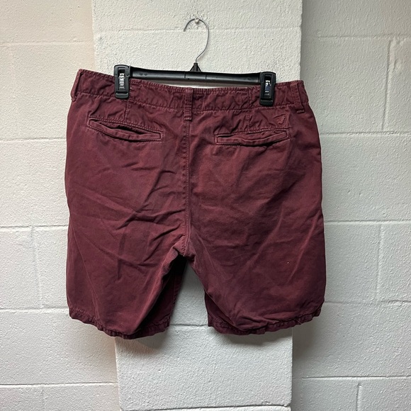 American Eagle Outfitters Men's Dark Maroon Flat Front Shorts. 33 - Picture 2 of 5